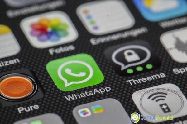 Todos usamos el WhatsApp para comunicarnos Todos usamos el WhatsApp para comunicarnos