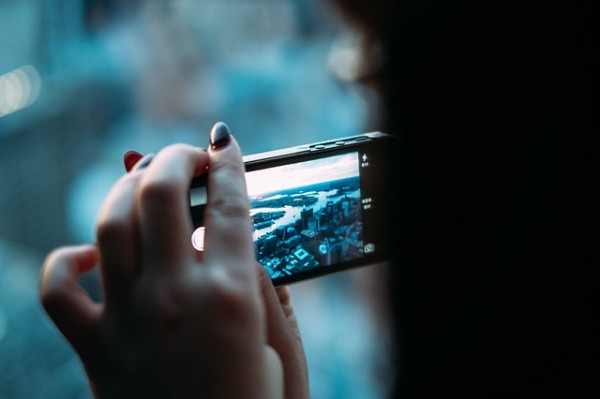 Online on the Mobile pone de relieve cómo ha cambiado el empleo de los smartphones por menores desde el año 2010, encontrándose una evolución impresionante en la que España presenta una realidad paralela al contexto europeo.