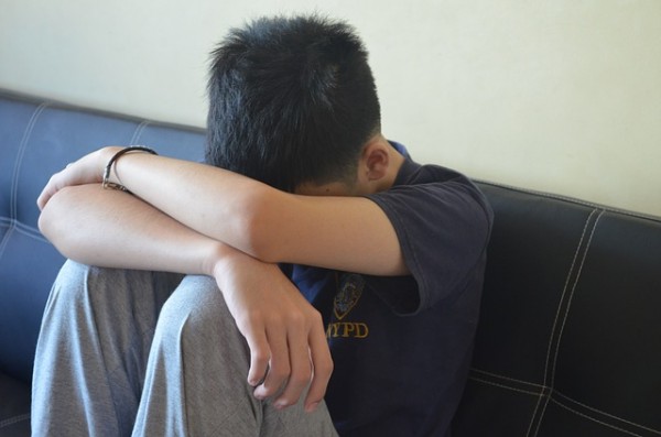 Los cambios injustificados y a peor en el rendimiento académico pueden ser consecuencia de un bullying padecido en silencio por el niño, que es incapaz de concentrar su atención en sus deberes al sentirse angustiado.
